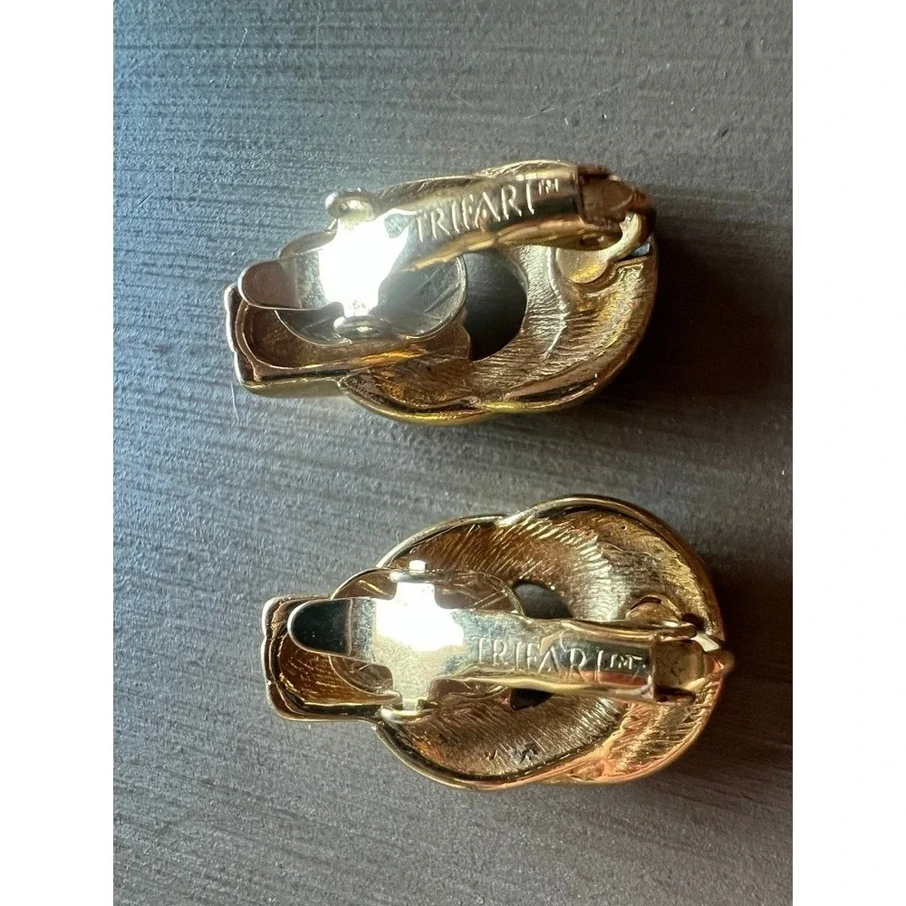 Trifari vintage clip